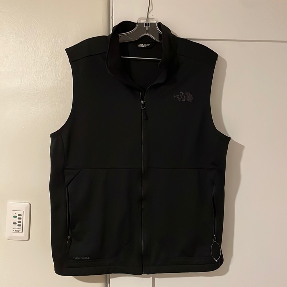 NWOT Men’s North Face Vest. Black. Size L